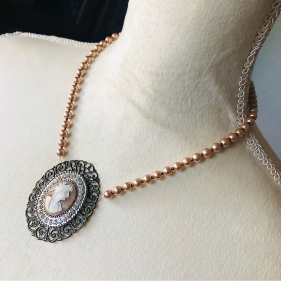 Handcrafted repurpose antique carved shell cameo Czech glass Pearl necklace - Picture 5 of 12